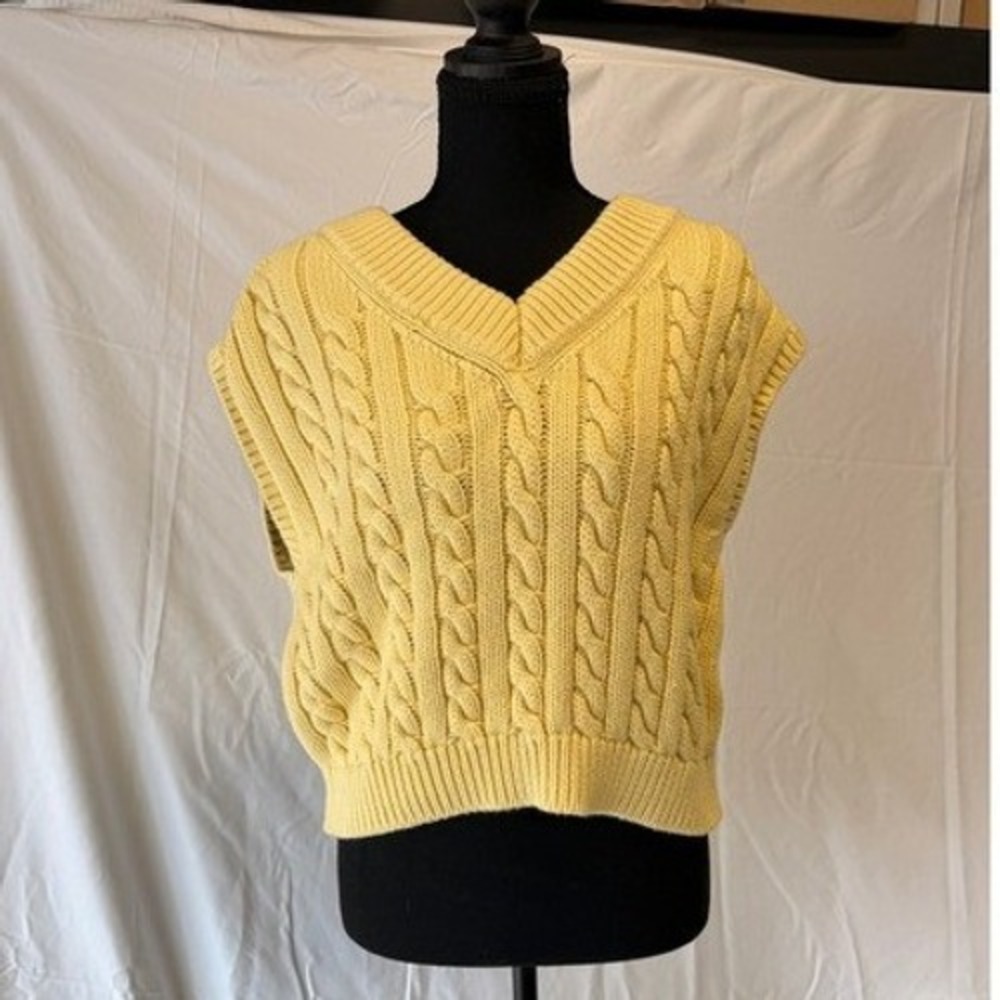 Abercrombie & Fitch Yellow Cable Knit V-Neck Sweater Vest - Picture 2 of 10